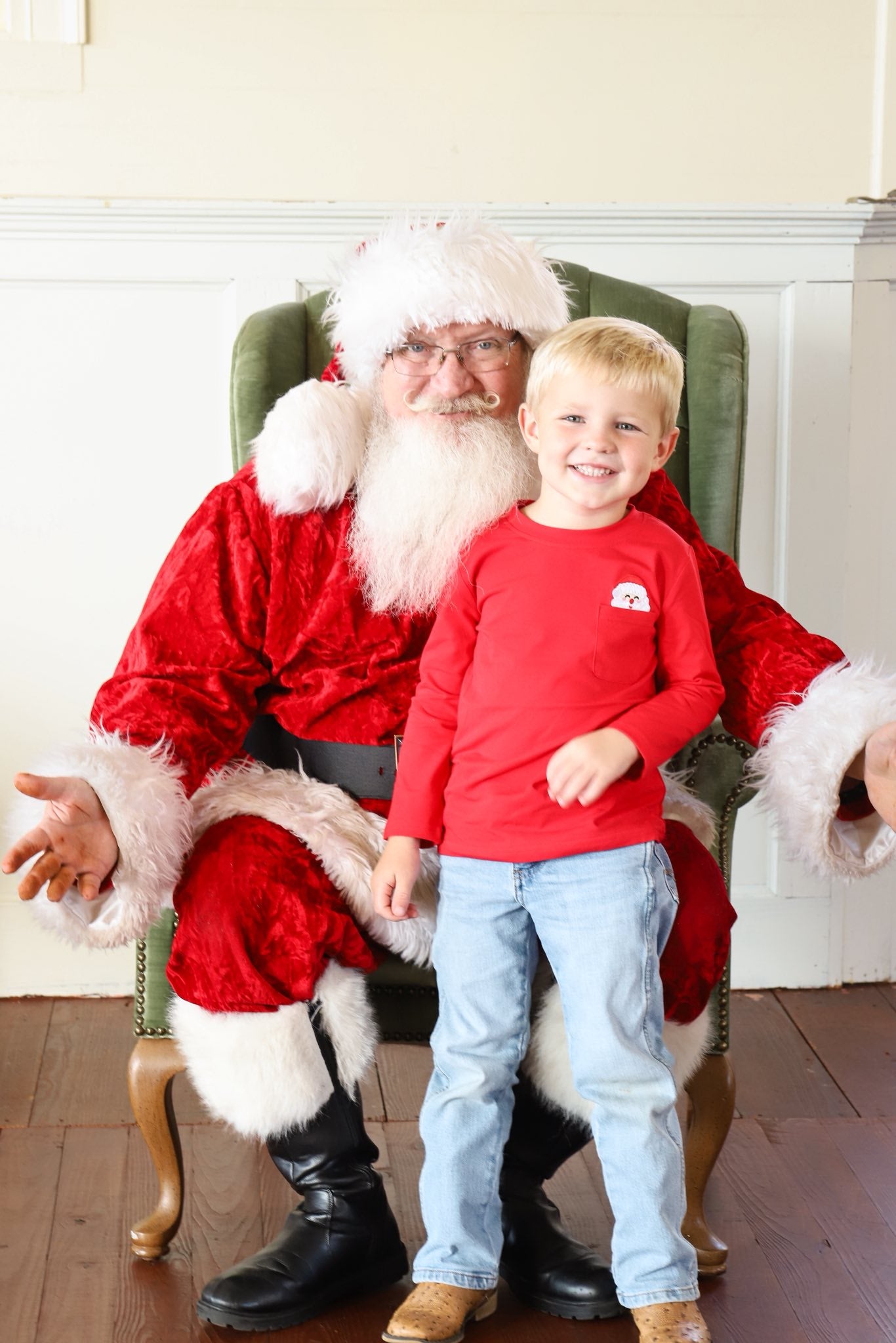 READY TO SHIP | PEEPING SANTA BOY POCKET SHIRT